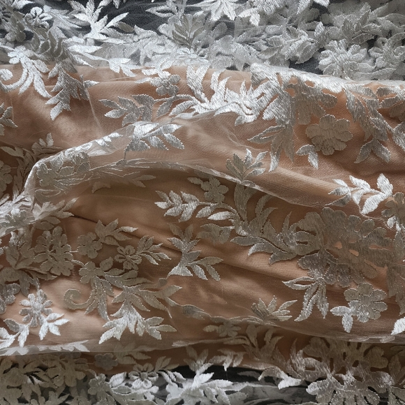 Lulus white and nude lace strapless gown size medium - Picture 7 of 9